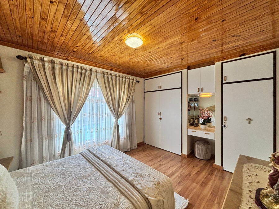 5 Bedroom Property for Sale in Flamwood North West